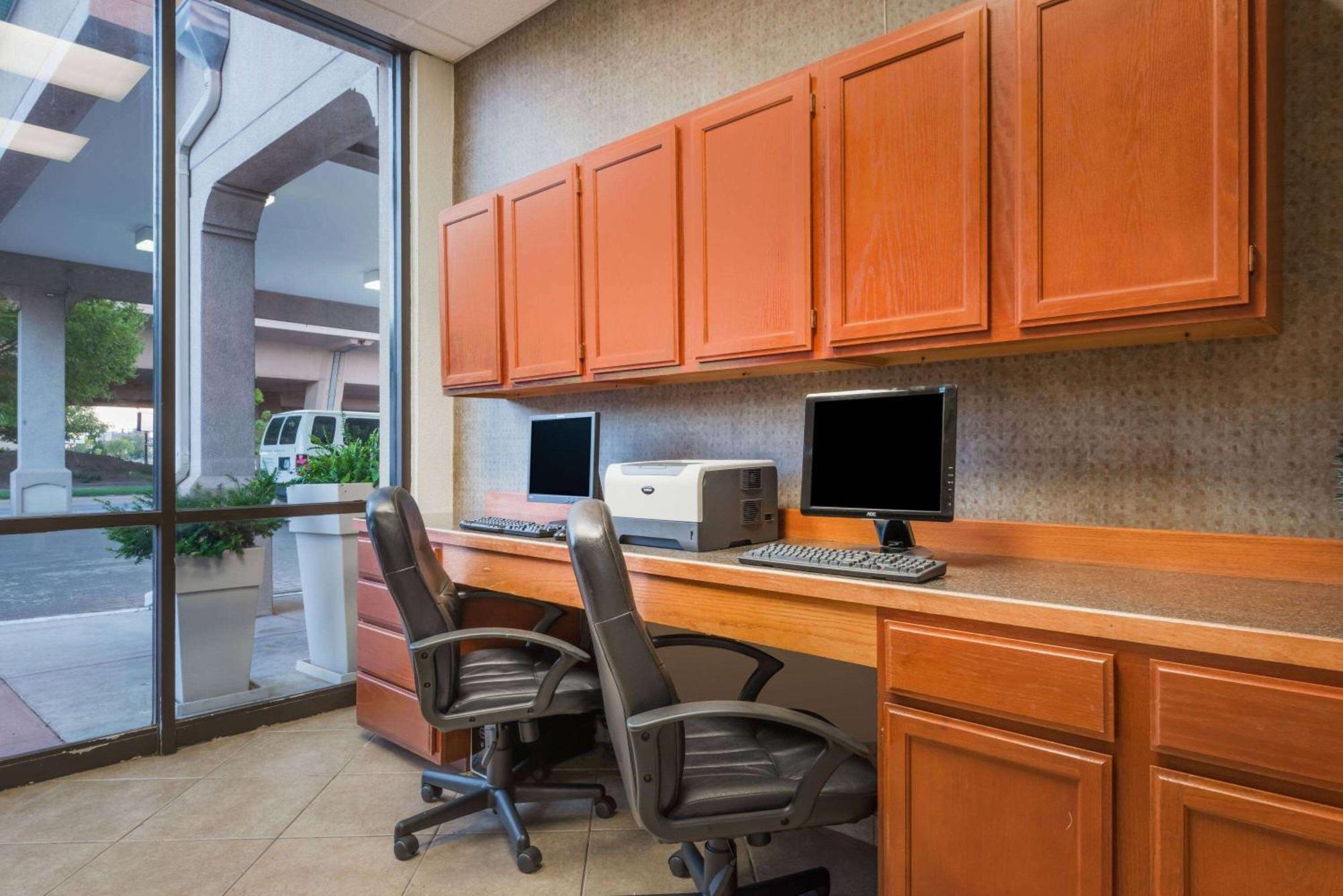 Wyndham Garden Wichita Downtown Hotel Luaran gambar