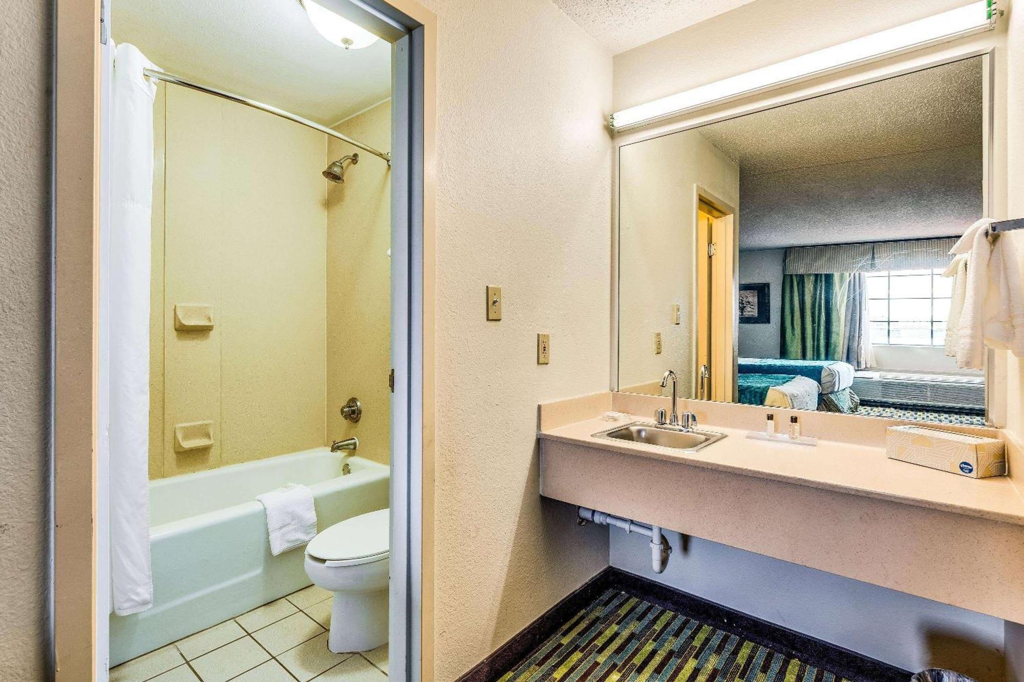 Wyndham Garden Wichita Downtown Hotel Luaran gambar